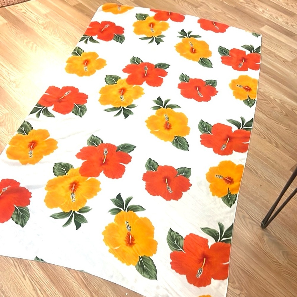 Vibrant,Stunning Sarong,Wrap, Scarf w/Large,Bold Hibiscus Flowers, 38”x65”,EUC - Picture 2 of 9